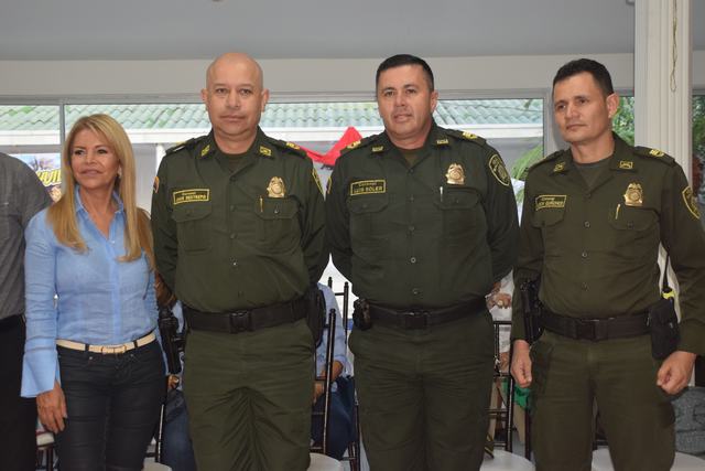 Primera Dama del Huila; Myriam Hurtado Bernal, Coroneles; Juan Restrepo, Luis Soler y Nelson Quiñones.